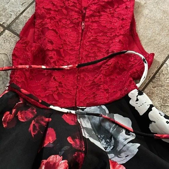 GORGEOUS girls Christmas dress floral skirt red lace top size 8 by Speechless - Picture 8 of 9